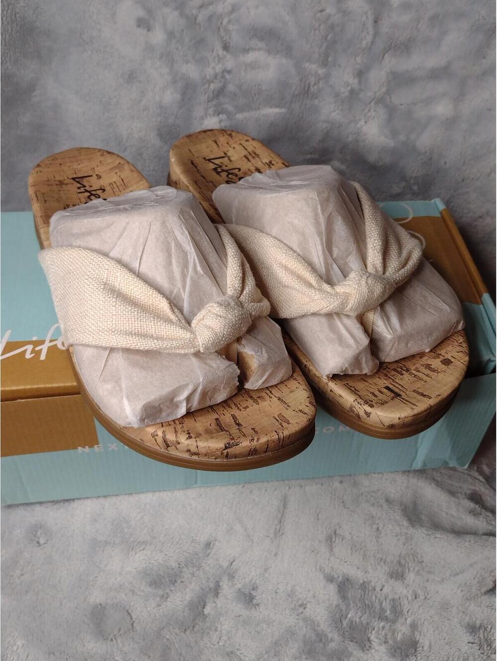 NWT Life Stride Women's Beige/Happy Velocity 2.0 Sandals Size 9.5